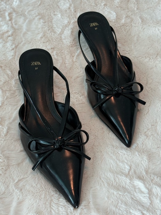 Zara Shoes - Zara Black Pointed Bow Kitten Heels